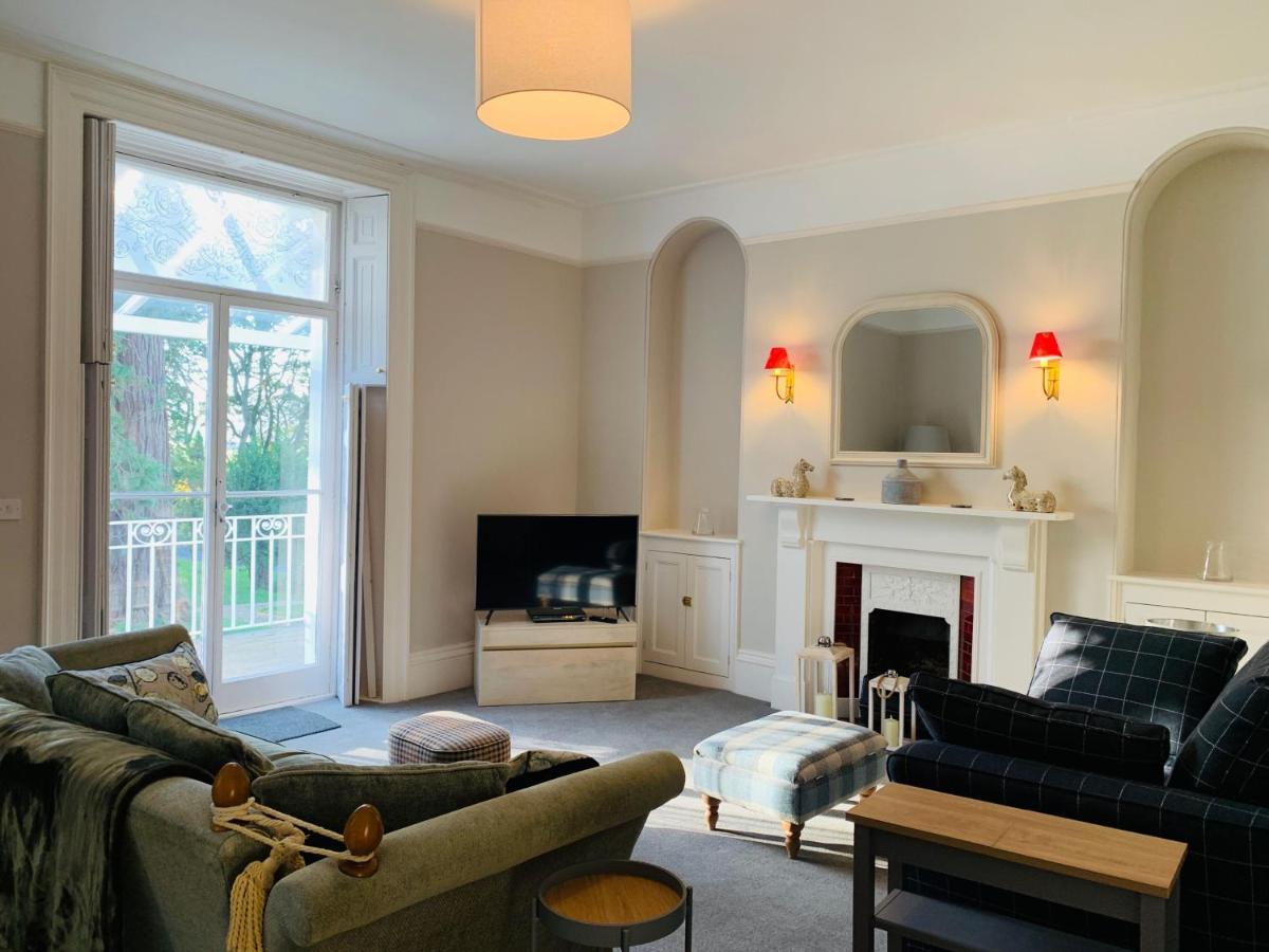 The Westgate Villa Charmouth Bagian luar foto