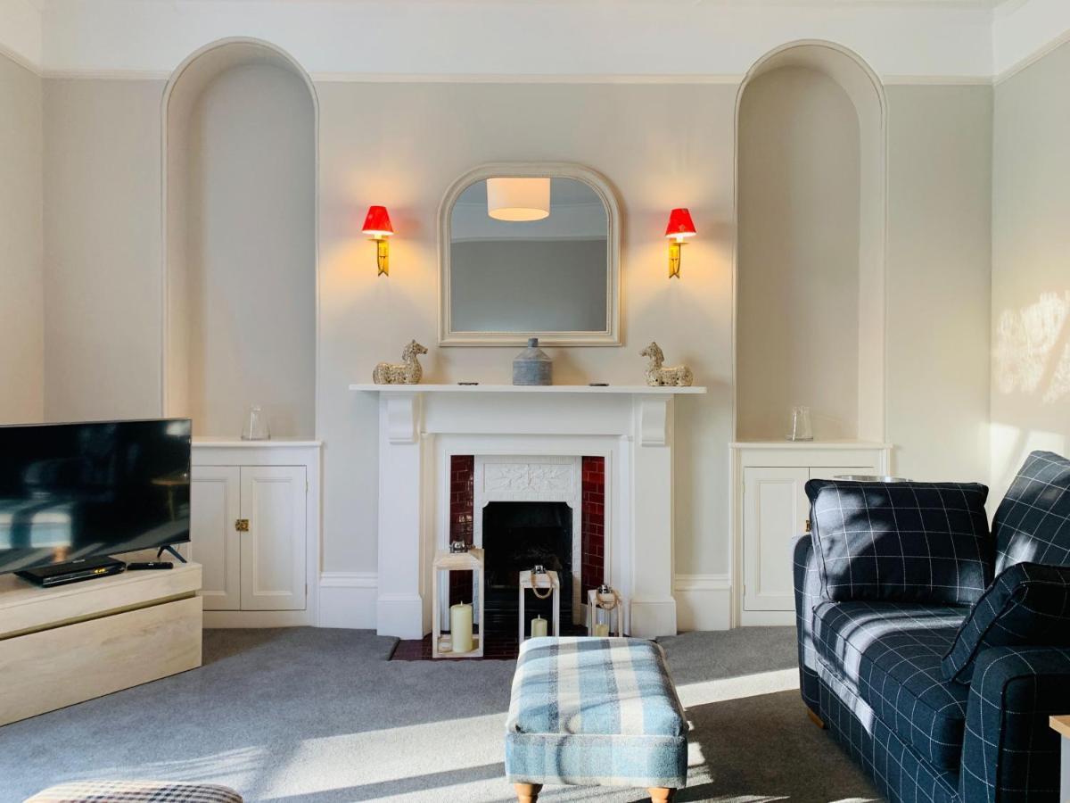 The Westgate Villa Charmouth Bagian luar foto