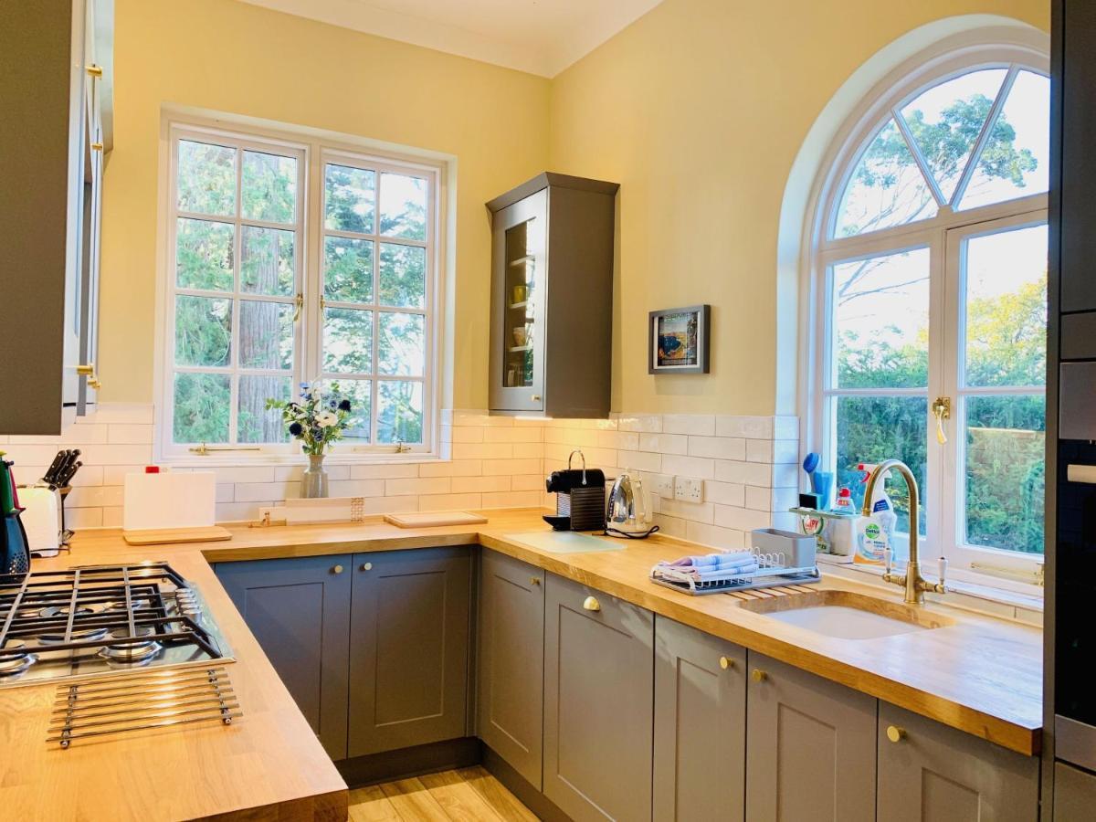 The Westgate Villa Charmouth Bagian luar foto